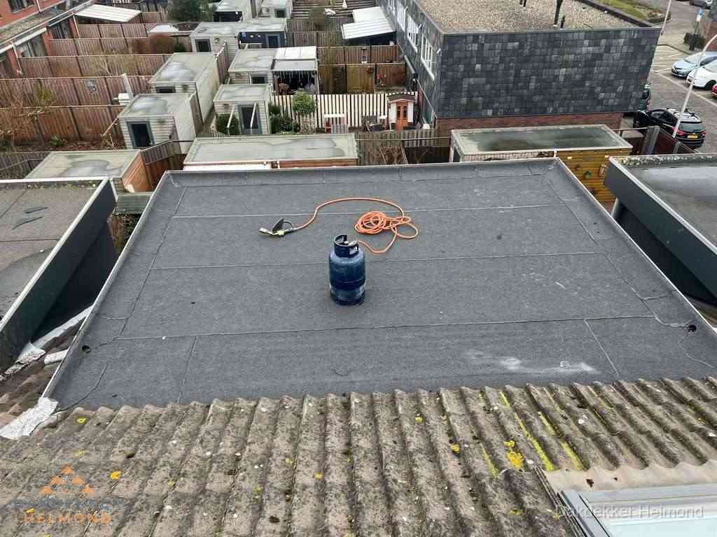 Dakreparatie plat dak met bitumen in Helmond