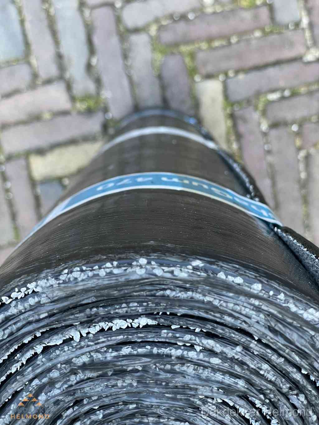 Rol bitumen dakleer met leislag voor plat dak in Helmond